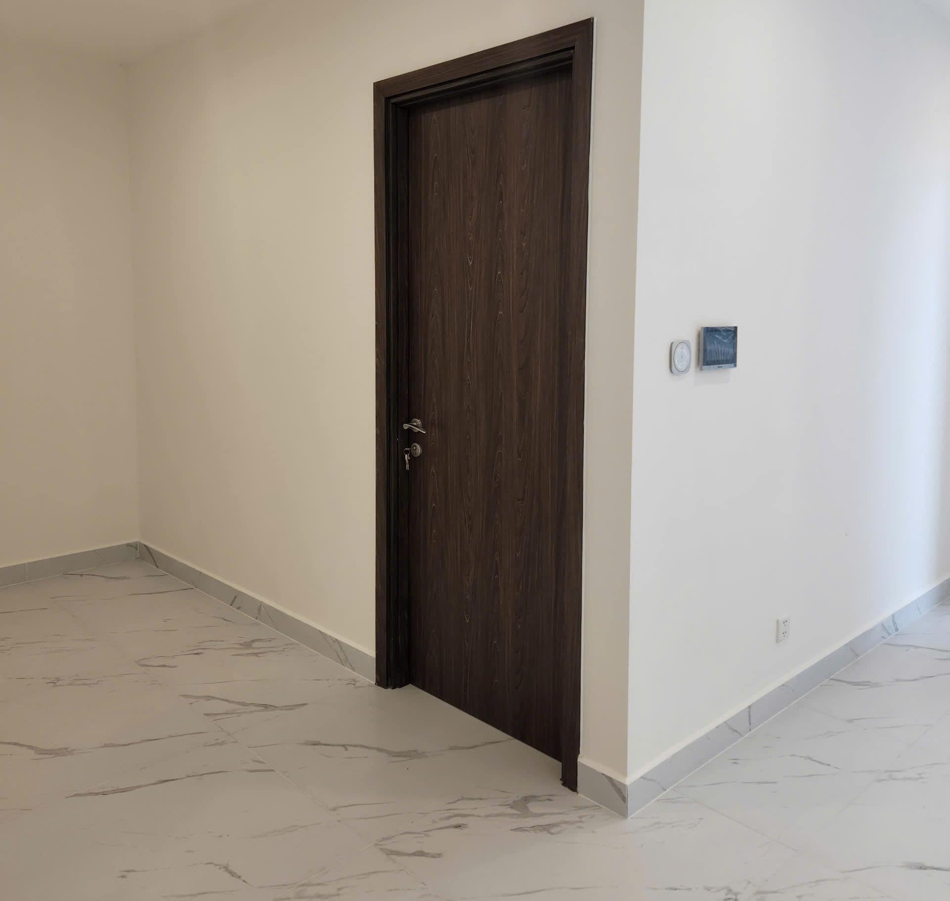 1PN+ không nội thất hướng Đông Nam tầng 2 The Beverly