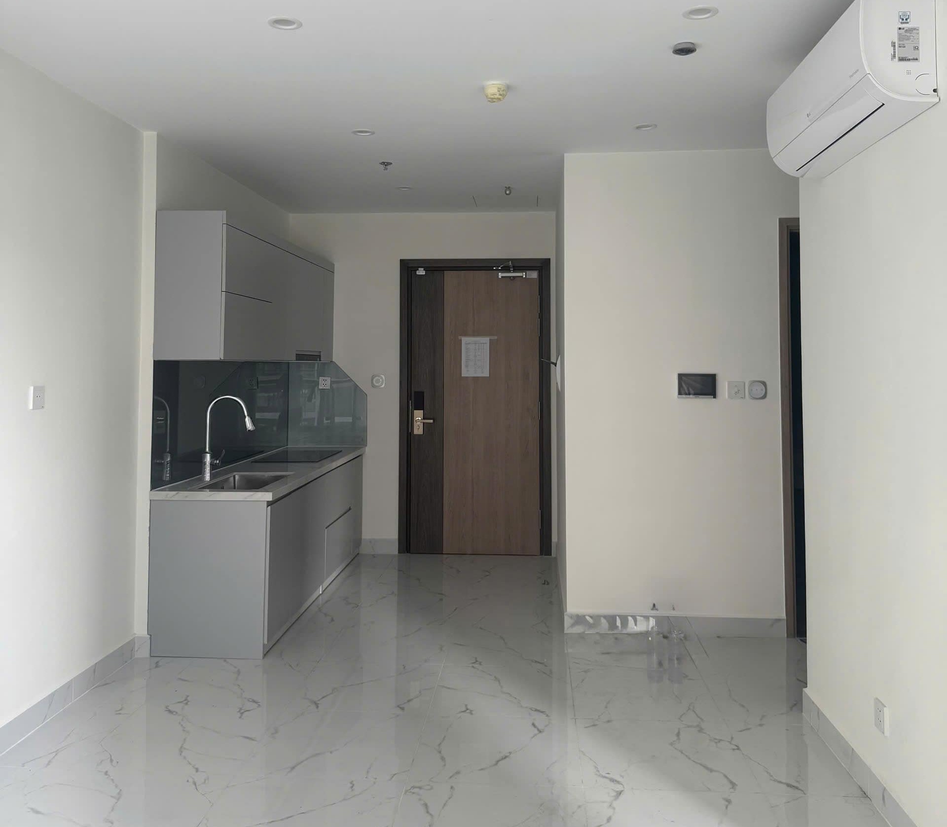 Căn hộ 2PN bếp rèm The Beverly Solari