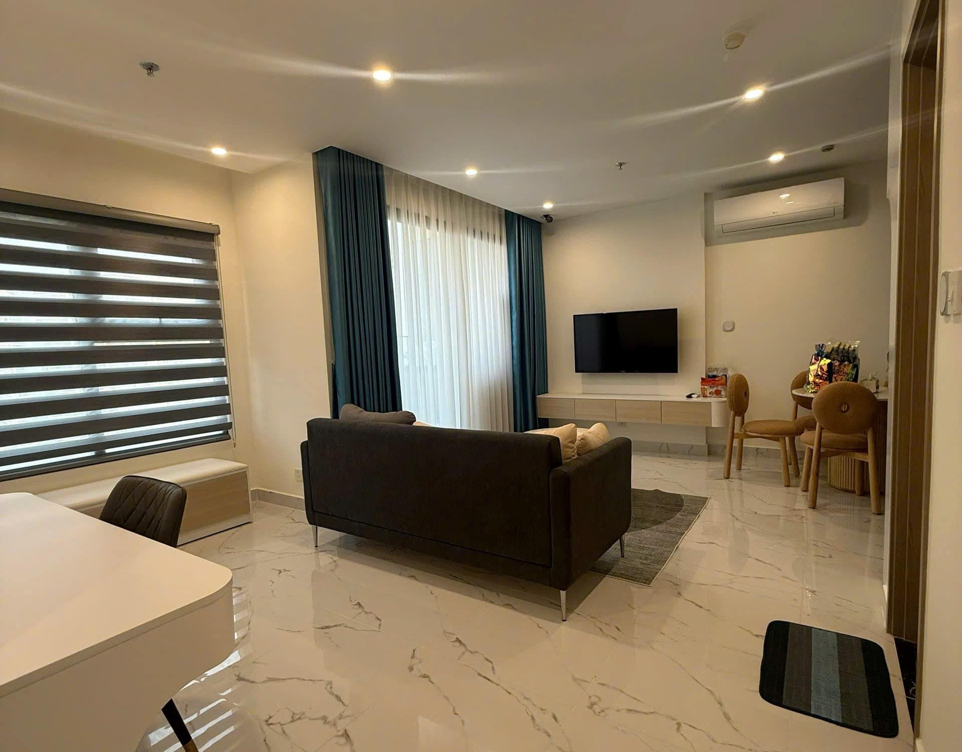 Căn hộ 2PN+ hướng Đông Nam tầng 11 The Beverly Solari Vinhomes Grand Park
