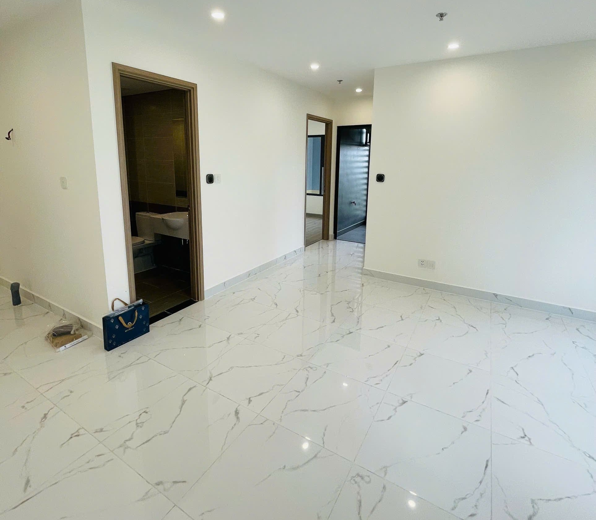Căn hộ 2PN+ không nội thất hướng Đông Bắc tầng 20 Vinhomes Grand Park